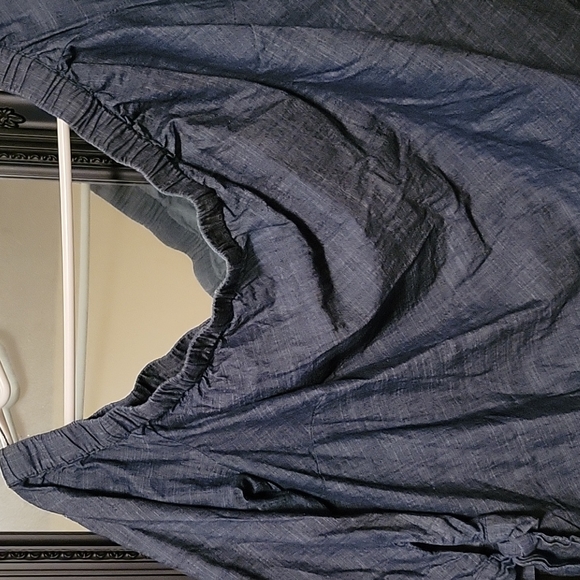 Chambray top. - Picture 1 of 4